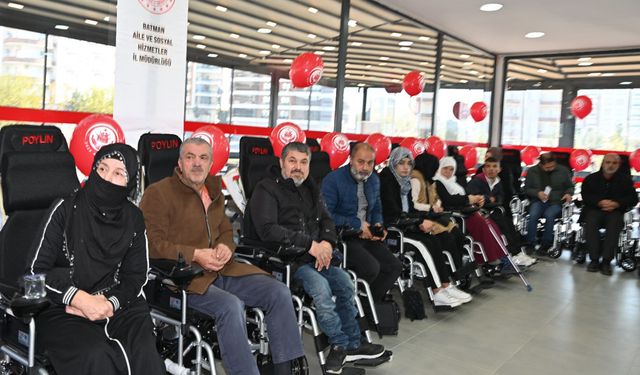 Engelli vatandaşlara 55 tekerlekli sandalye dağıtıldı
