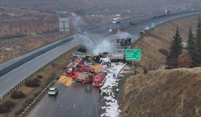 Gaziantep'te 3 TIR çarpıştı, araçlar alev aldı