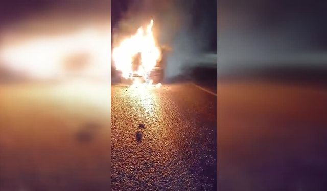 Gümüşhane’de seyir halindeki kamyonet alev aldı