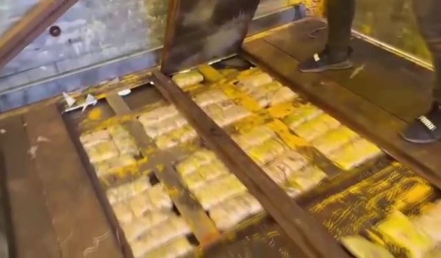 Hatay'da tır dorsesinde 220 bin narkotik hap ele geçirildi