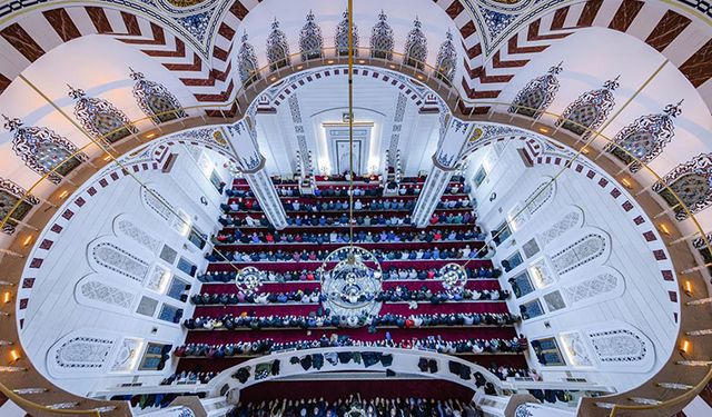 Cuma Hutbesi: "İnsan huzuru ibadetle bulur"