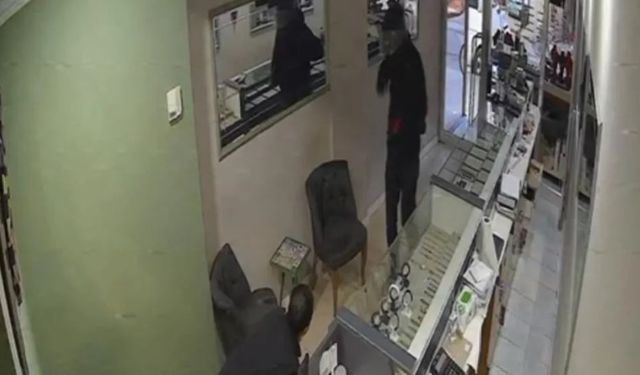 Kuyumcudan 170 bilezik çaldı! Diyarbakır'da özel harekat polisi olduğu ortaya çıktı