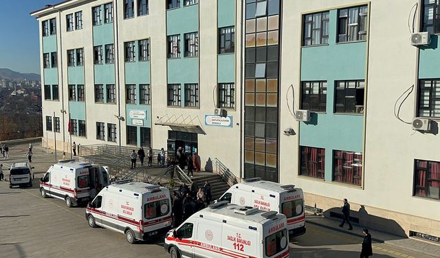 Malatya gıda zehirlenmesi şüphesi: 10 öğrenci hastaneye kaldırıldı