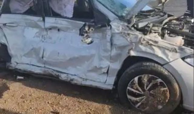 Mardin-Diyarbakır yolunda otomobil hurdaya döndü: Uzman doktor hayatını kaybetti