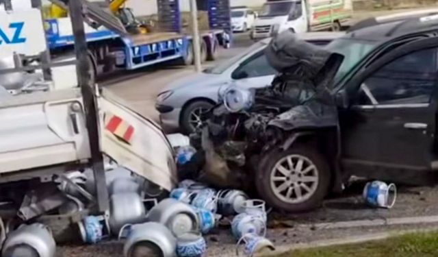 Diyarbakır'da tüp yüklü kamyonete çarpan araç faciadan döndü