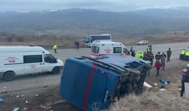 Sivas-Erzurum kara yolunda cezaevi aracı devrildi: 3'ü ağır 9 yaralı