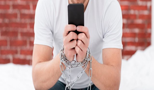 Telefon bağımlılığı: Araştırmalar dikkat dağınıklığı ve hafıza zayıflığı konusunda uyarıyor