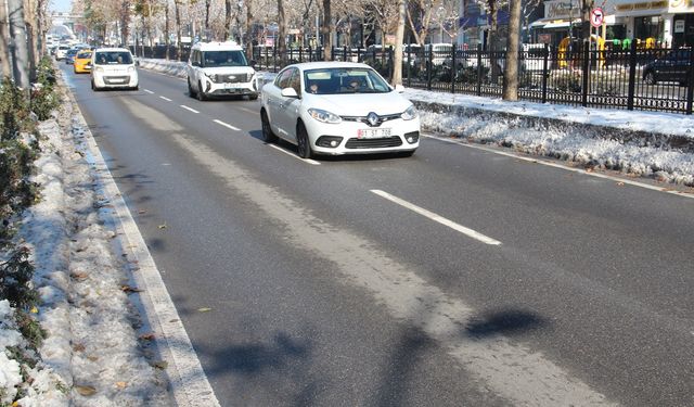 Ulaşım sorunu yaşayan esnaftan yaya geçidi talebi