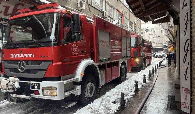 Gaziantep'te yangın: 2'si ağır 6 kişi dumandan etkilendi