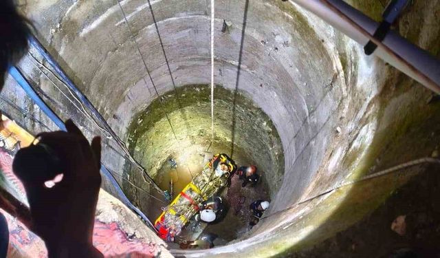 Metrelerce derinlikteki kuyuya düşen genç operasyonla kurtarıldı