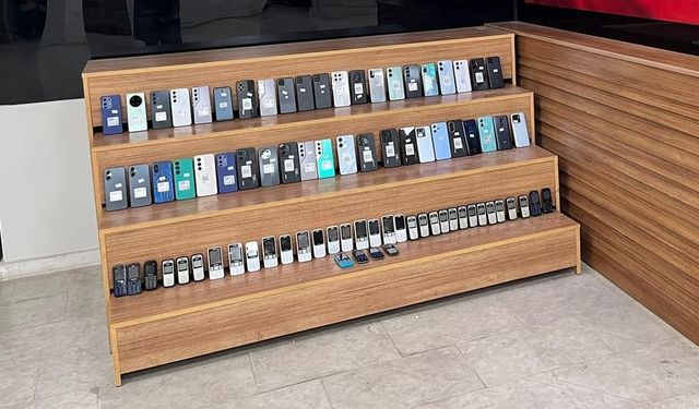 Şanlıurfa'da kaçak cep telefonu operasyonu: 3 gözaltı