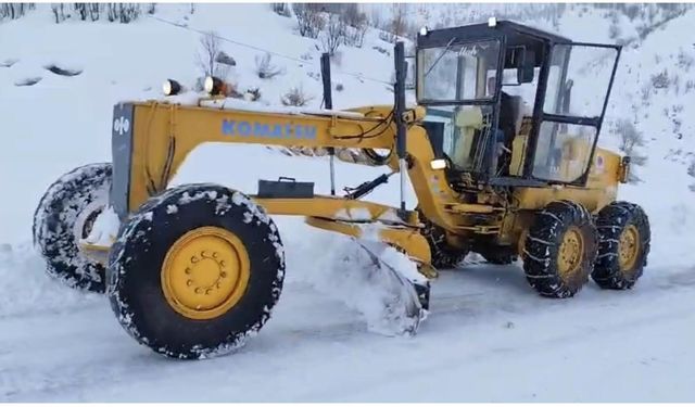 Şırnak'ta karda mahsur kalanlar ekipler tarafından kurtarıldı