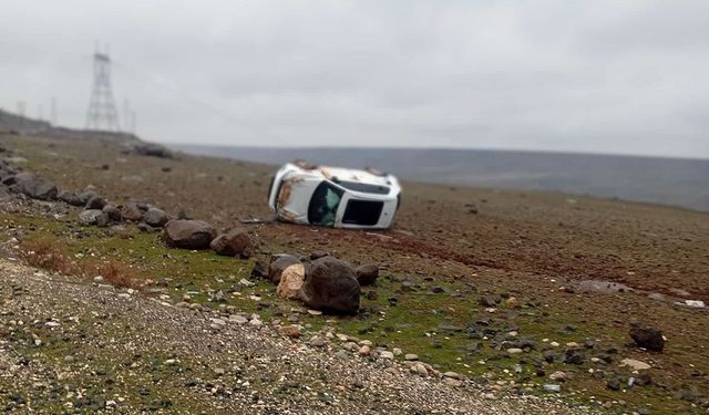 Takla atan otomobilin sürücüsü yara almadan kurtuldu