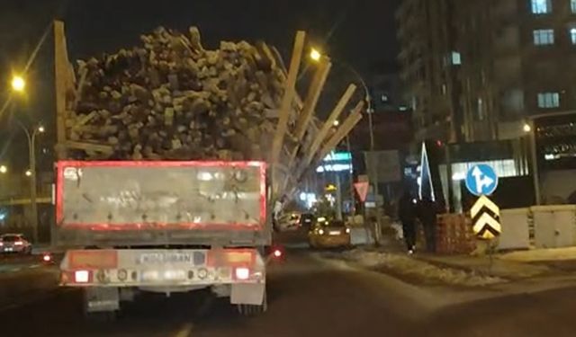 Diyarbakır'da aşırı yüklü kamyon tehlike saçtı