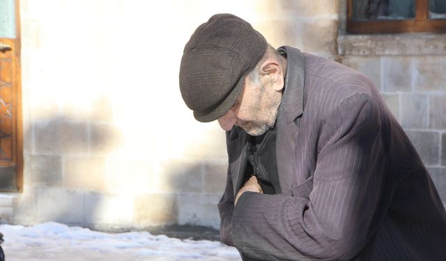 Emekli maaşı yoksulluk sınırına göre belirlenmeli