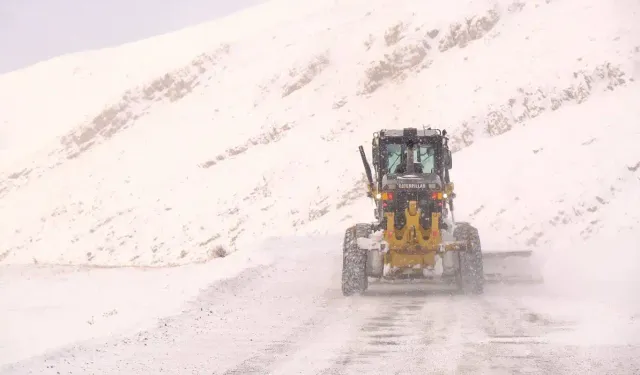 Gaziantep’te kardan yolu kapanan köyde rahatsızlanan kadına ekipler ulaştı
