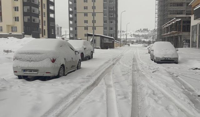 Gaziantep'te kar kalınlığı yaklaşık 20 santimi buldu