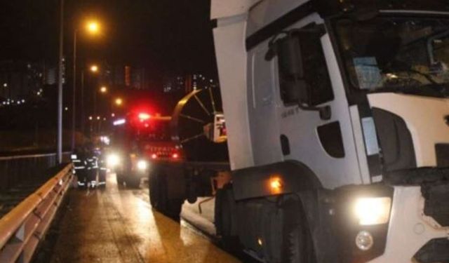 Hatay'da TIR ile minibüs çarpıştı: 18 yaralı