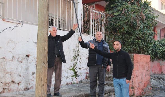 Kablo hırsızlığı mahalleliyi canından bezdirdi