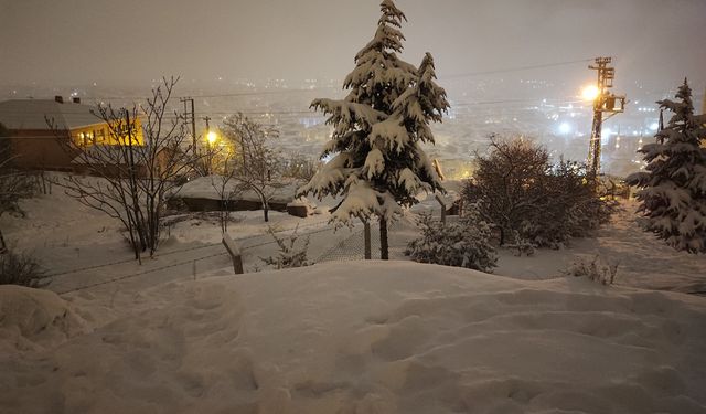 Malatya'da kar kalınlığı 40 santimetreyi buldu