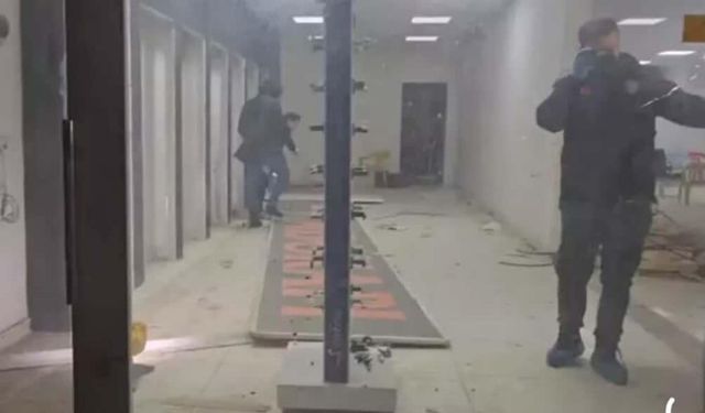 Mardin'de 4 dükkan otomatik silahlarla tarandı