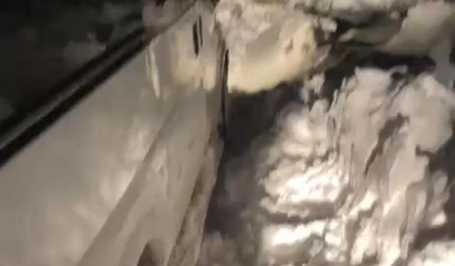 Siirt’te kar nedeniyle mahsur kalan araçlar lastik iziyle kurtuldu