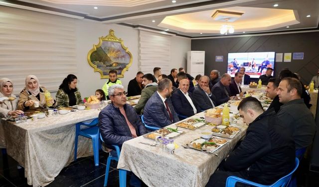 Adıyaman'da ilçe protokolü öğrencilerle iftarda bir araya geldi