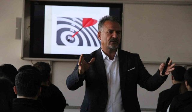 Cizre'de lise öğrencilerine yönelik YKS semineri düzenlendi