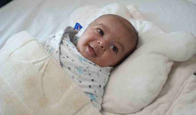 Kafasındaki nadir tümör alındı, hayata tekrar gülümsedi