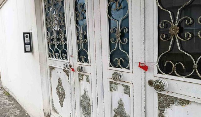 Şanlıurfa'da istinat duvarı yıkılan binanın yanındaki apartman da boşaltıldı