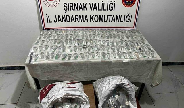 Şırnak'ta 14 milyonluk kaçak ürün ele geçirildi, aranan 52 şahıs yakalandı