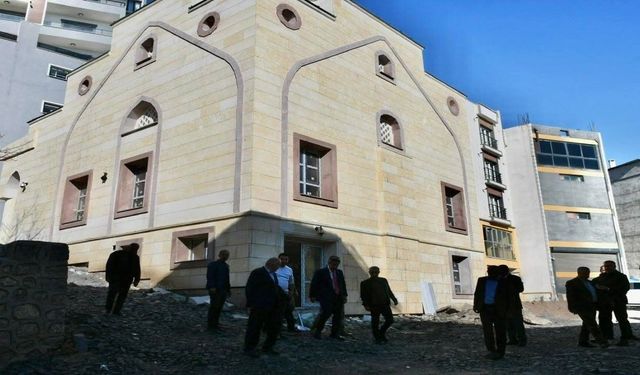 Şırnak'ta 70 konut, 2 cami ve sağlık merkezi yapımı devam ediyor
