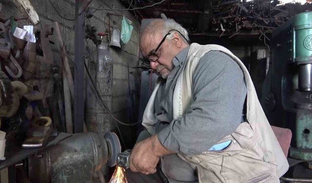 Yarım asırdır demirlere şekil veriyor
