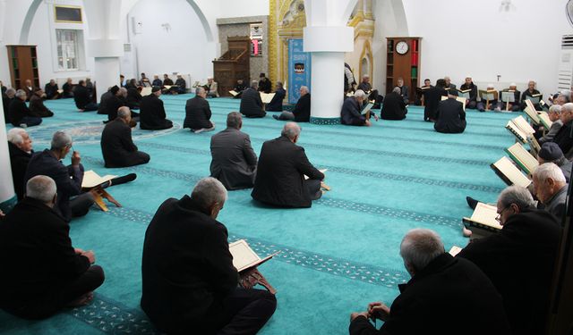 Batman'da Ramazan coşkusu: Camilerde mukabeleye yoğun ilgi