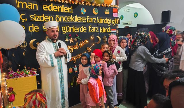 Camide çocuklara özel alan: Salavat köşesi ve sürpriz kutusu