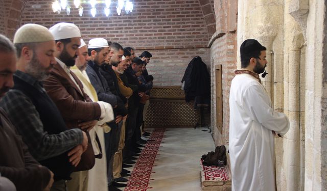 Cizre'de hatimle teravih namazı geleneği devam ediyor