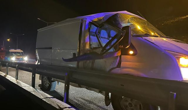 Cizre’de kamyonet refüje çarptı: 23 yaşındaki sürücü öldü