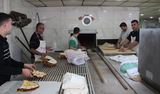 Hem ibadet hem hizmet: Fırıncıların Ramazan mesaisi