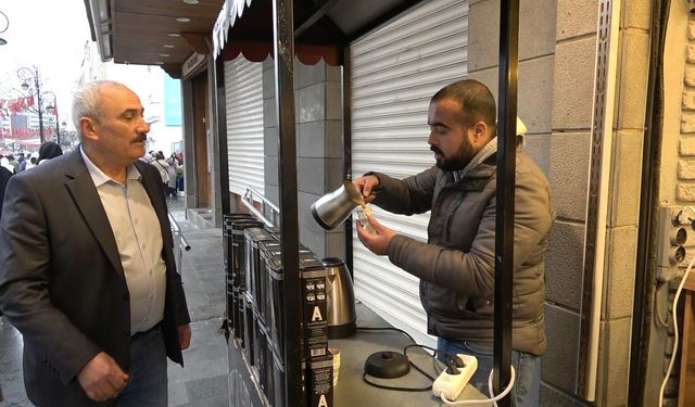 Diyarbakır'da Kürt Kahvesi'ne yoğun ilgi