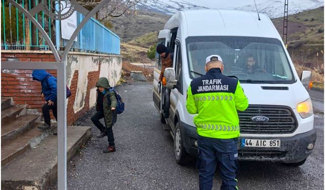 Malatya'da okul servislerine ve okul çevrelerine sıkı denetim