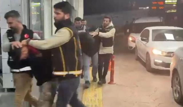 Bir polisin yaralandığı kuyumcu soygunu kamerada