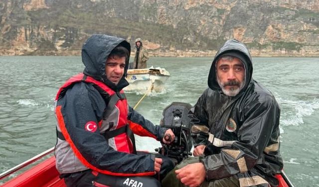 Siirt'te baraj gölünde mahsur kalan iki kişi kurtarıldı