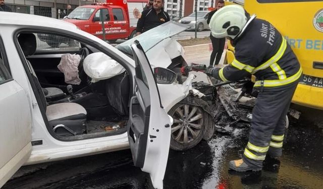 Siirt’te otomobil ile otobüs çarpıştı: 2 yaralı