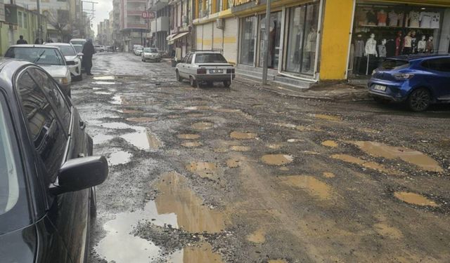 Viranşehir'de bozuk yol tepkisi