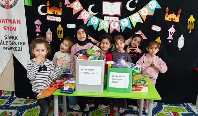 4-6 Yaş Kur'an kursu öğrencileri Ramazan kolileri hazırladı