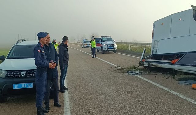 Adana’da yolcu otobüsü devrildi: 2 ölü, 19 yaralı