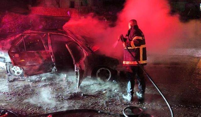 Adıyaman'da seyir halindeki otomobil alev aldı