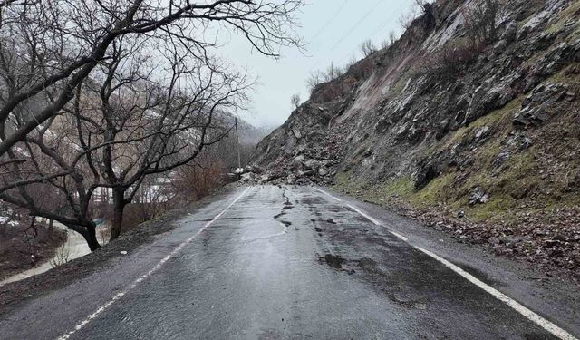Beytüşşebap'ta 10 köyün yolu ulaşıma kapandı