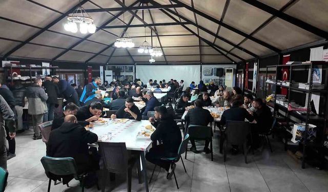 Eyyübiyeliler aynı sofrada, aynı duada buluştu