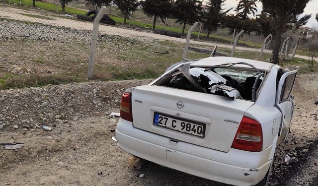 Otomobil şarampole yuvarlandı: 3 yaralı